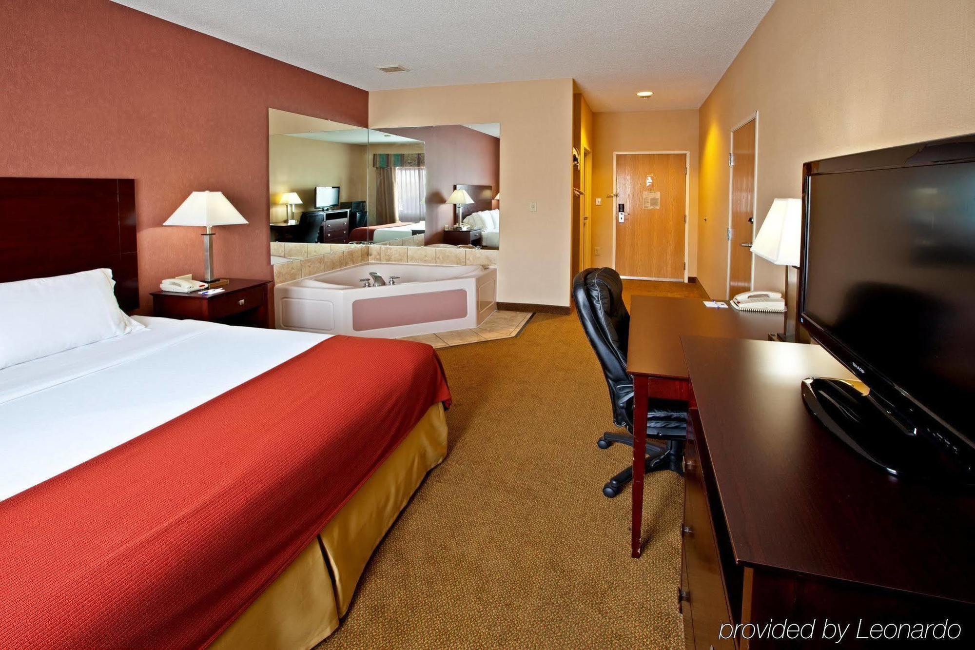 Holiday Inn Express Hotel & Suites Cincinnati-North/Sharonville Zewnętrze zdjęcie