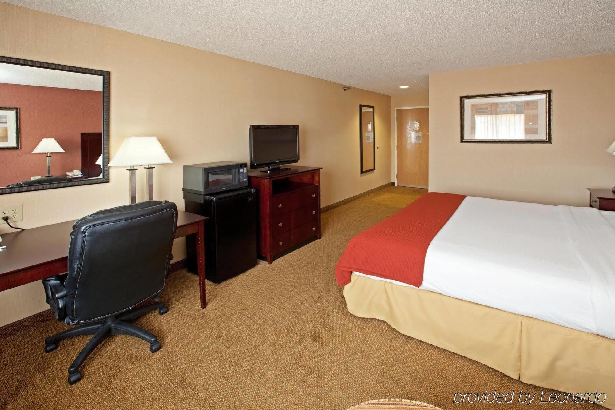 Holiday Inn Express Hotel & Suites Cincinnati-North/Sharonville Pokój zdjęcie