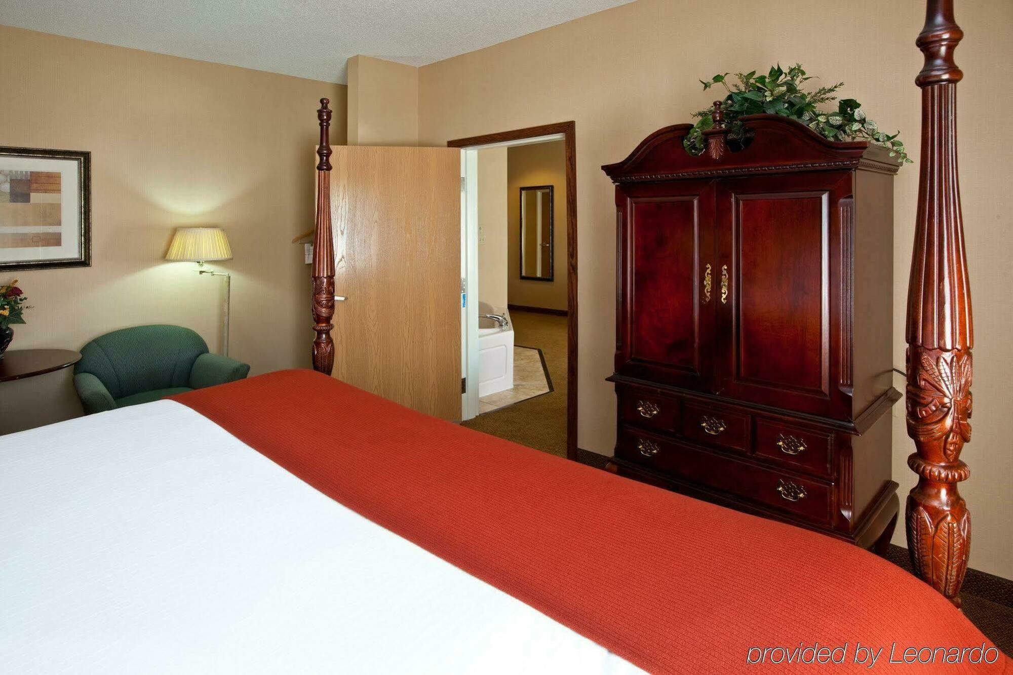 Holiday Inn Express Hotel & Suites Cincinnati-North/Sharonville Zewnętrze zdjęcie